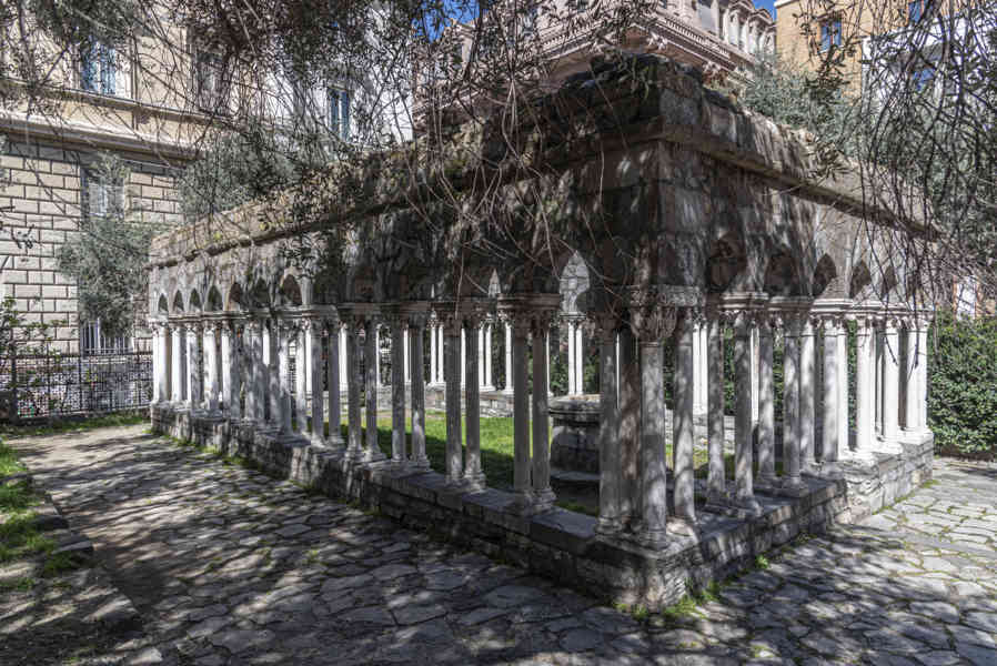 Italia - Génova 071 - restos del claustro de San Andrés.jpg